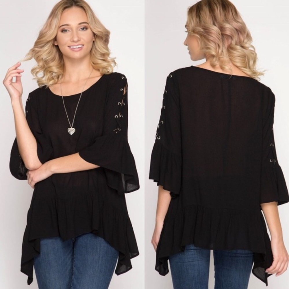 PRICE DROP🤗3/4 Lace Up Top With Bell Sleeves NWOT